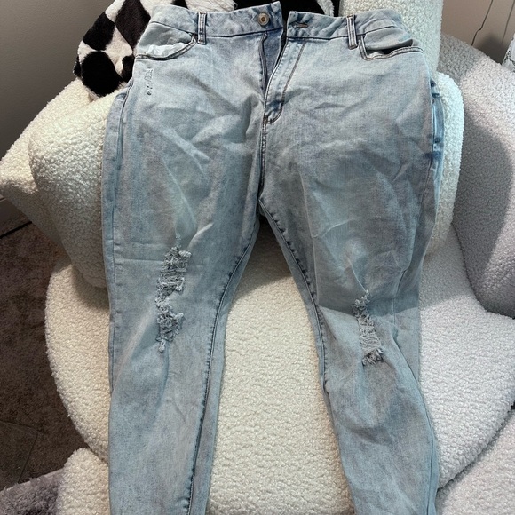 Plus Size 22 Rue21 Light Blue Distressed Mom Jeans - Picture 5 of 6